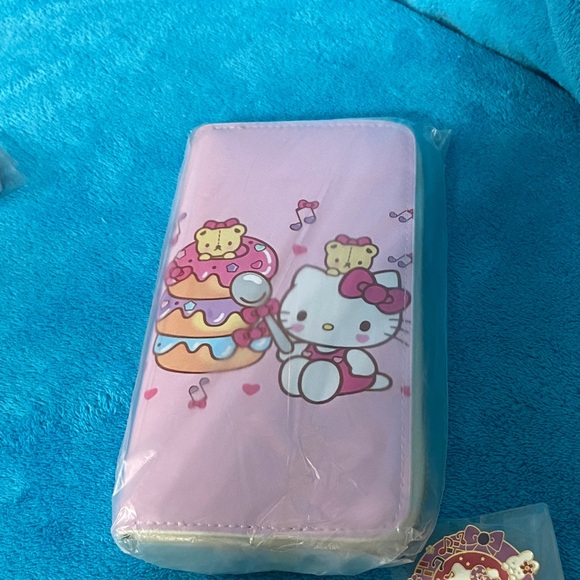 Hello Kitty Bundle - Picture 3 of 10